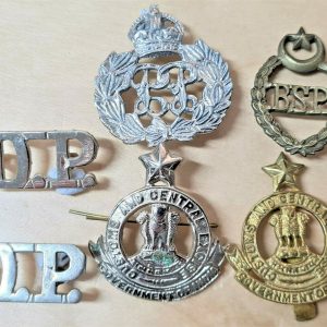 WW2 ERA BRITISH INDIA POLICE & LATER CAP & UNIFORM BADGES