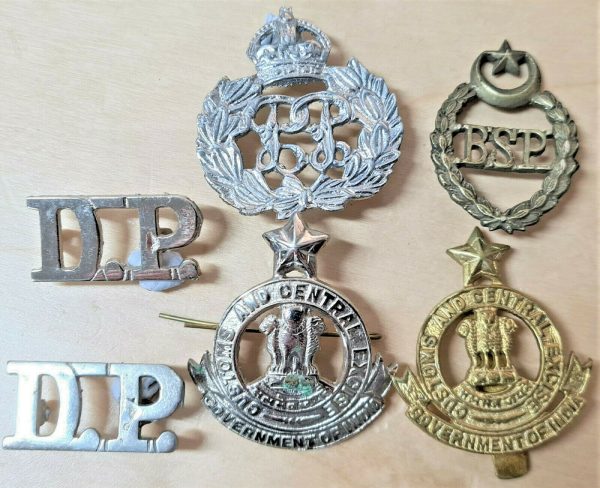 WW2 ERA BRITISH INDIA POLICE & LATER CAP & UNIFORM BADGES