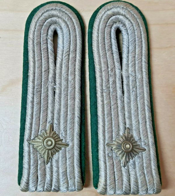 WW2 GERMAN UNIFORM MOUNTAIN OR GRENADIER OFFICER'S RANK SHOULDER BOARDS