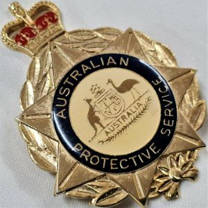 POST WW2 ERA OBSOLETE AUSTRALIAN PROTECTIVE SERVICE HAT UNIFORM BADGE