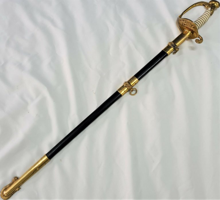 POST WW2 US NAVY USN 1852 PATTERN OFFICERS PRESENTATION SWORD & SCABBARD - Image 11