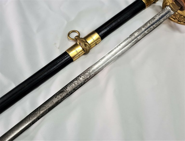 POST WW2 US NAVY USN 1852 PATTERN OFFICERS PRESENTATION SWORD & SCABBARD - Image 9