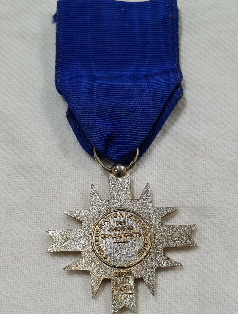 WW1 WW2 FRANCE EUROPEAN CONFEDERATION OF THE FORMER COMBATTANT PARIS MEDAL CROSS - Image 3