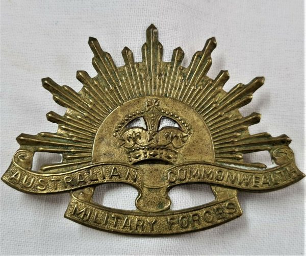 ENGLAND MADE AUSTRALIAN ANZAC WW1 RISING SUN UNIFORM HAT OR CAP BADGE