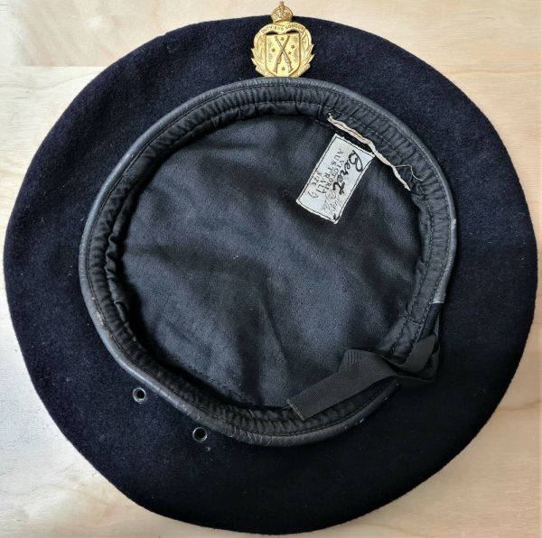 POST WW2 1948 ERA ROYAL AUSTRALIAN INFANTRY CORPS UNIFORM BERET & BADGE ARMY