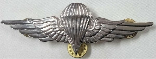 POST WW2 ERA EGYPT PARACHUTE QUALIFICATION WINGS UNIFORM BADGE