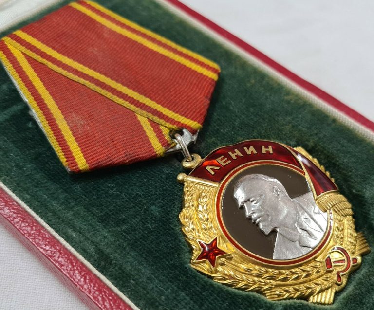 POST WW2 ORDER OF LENIN MEDAL IN CASE #179324 TYPE 5 VARIATION 1 RARE - Image 5