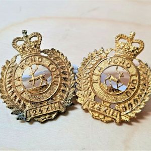 Post WW2 New Zealand Army kia pono tonu collar badges 12th & 13th Regiment