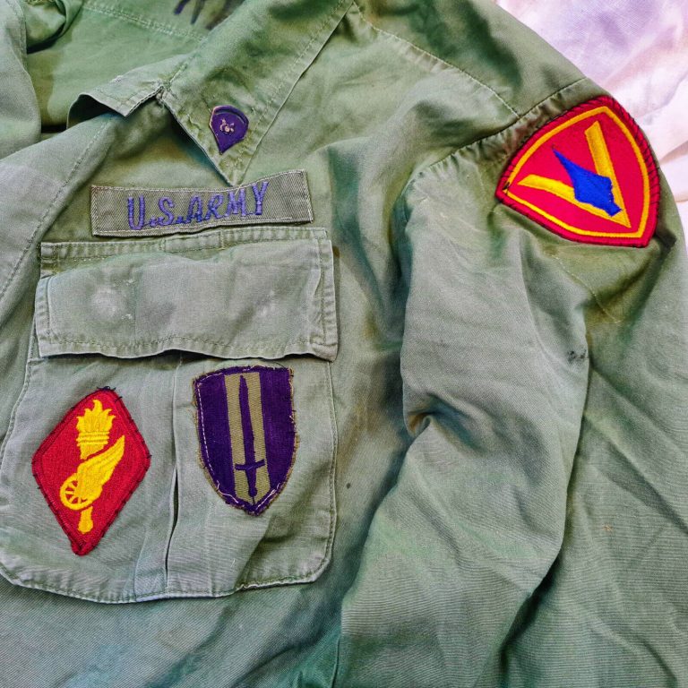 US VIETNAM WAR GREEN JACKET WITH SELECTION PATCHES & INSIGNIA - Image 3