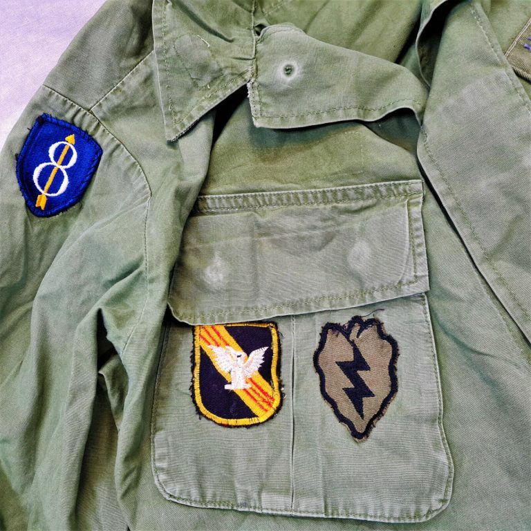 US VIETNAM WAR GREEN JACKET WITH SELECTION PATCHES & INSIGNIA - Image 4