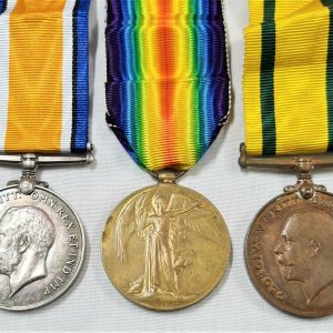 WOUNDED IN ACTION* WW1 TERRITORIAL FORCE WAR MEDALS GUNNER HUETT 113 SIEGE BTY