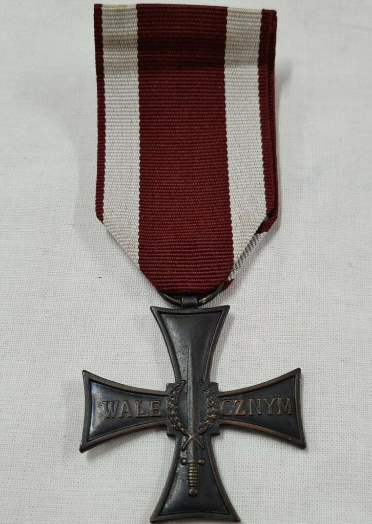 WW1/ WW2 ERA POLISH CROSS OF VALOUR UNDATED - Image 4