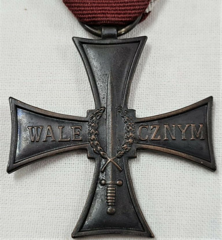 WW1/ WW2 ERA POLISH CROSS OF VALOUR UNDATED - Image 5