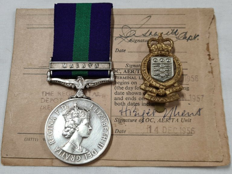 POST WW2 BRITISH GENERAL SERVICE MEDAL & BADGE MALAYA RAOC WITH DOCUMENT HARROP - Image 2