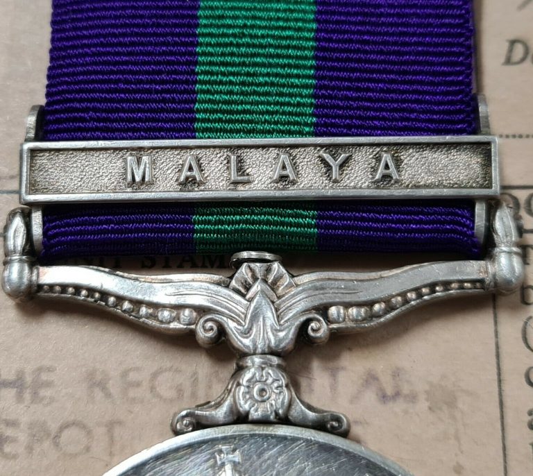 POST WW2 BRITISH GENERAL SERVICE MEDAL & BADGE MALAYA RAOC WITH DOCUMENT HARROP - Image 4