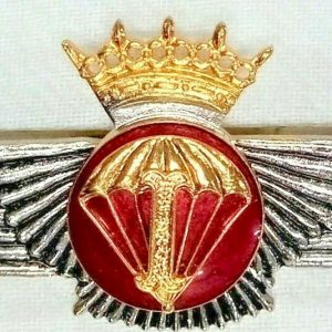 POST WW2 ERA SPANISH AIR FORCE PARACHUTE INSTRUCTOR WINGS UNIFORM BADGE