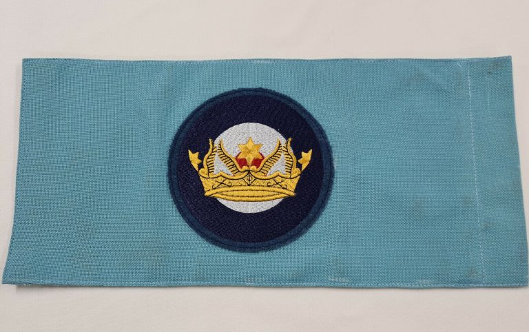 Post WW2 1970s Royal Australian Air Force Base Commander Marshal Vehicle Pennant - Image 3