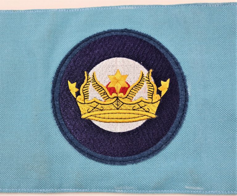 Post WW2 1970s Royal Australian Air Force Base Commander Marshal Vehicle Pennant - Image 4