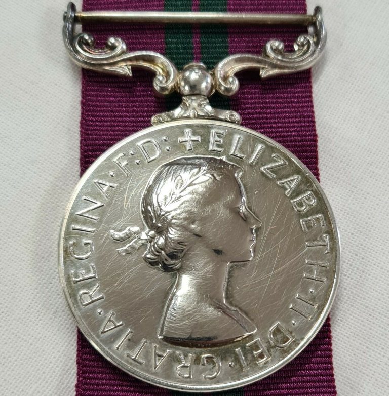 Post WW2 Australia Meritorious Service Medal (EIIR) Army Navy Air Force - Image 2