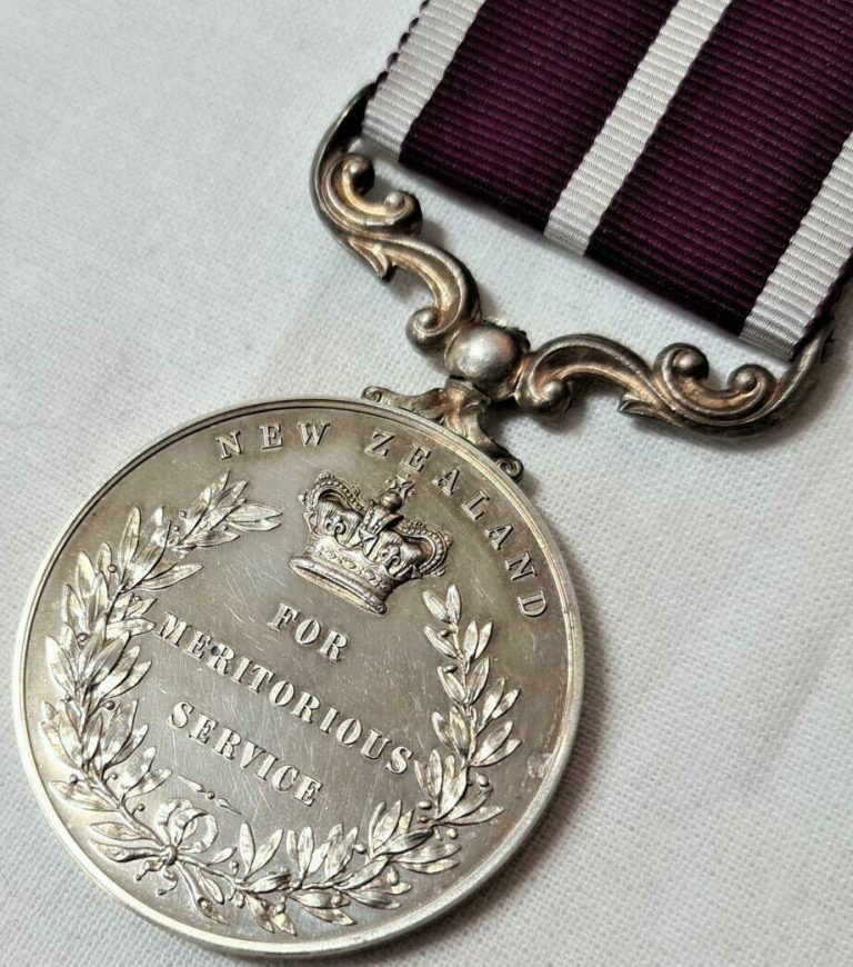 Post WW2 New Zealand Meritorious Service Medal (EIIR) Army Navy Air Force - Image 3