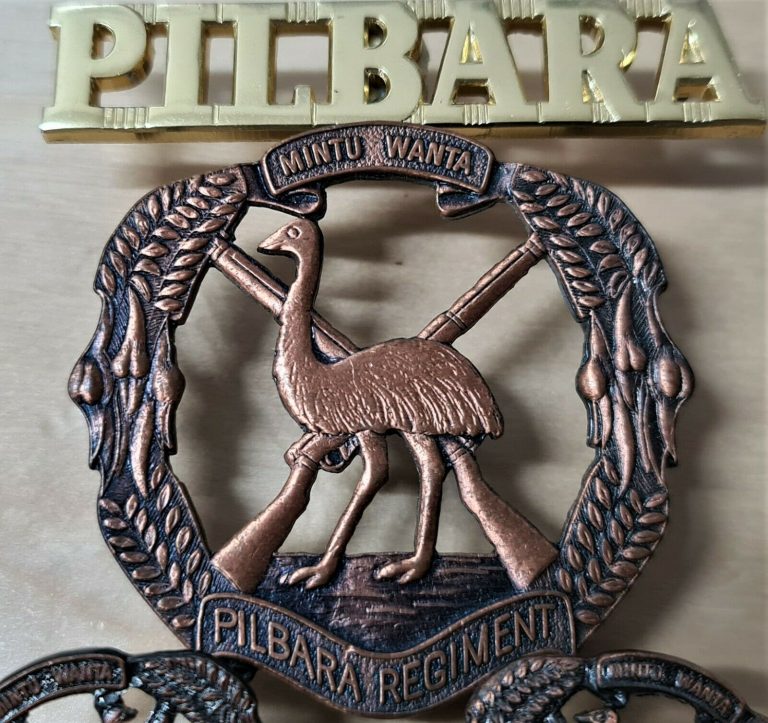 1980's AUSTRALIAN ARMY PILBARA REGIMENT UNIFORM CAP COLLAR BADGES BY PARKES - Image 3