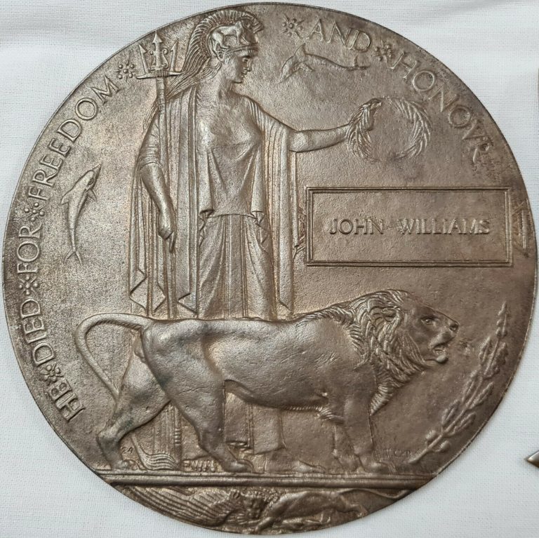 US CITIZEN WW1 DIED WOUNDS PASSCHENDAELE MEDALS & PLAQUE 62848 JOHN WILLIAMS - Image 6