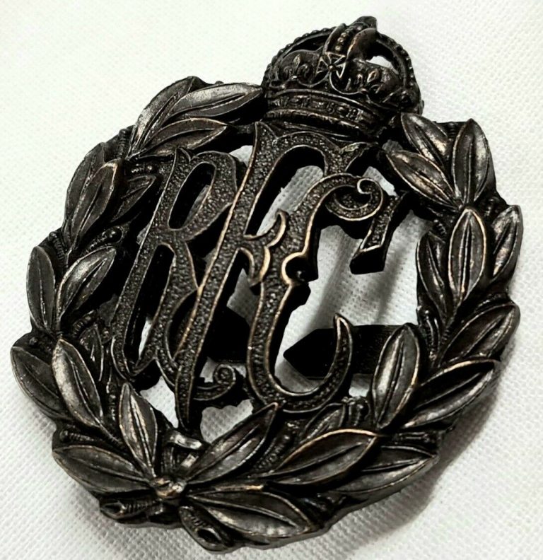 WW1 BRITISH ROYAL FLYING CORPS OFFICERS UNIFORM CAP BADGE RFC - Image 2