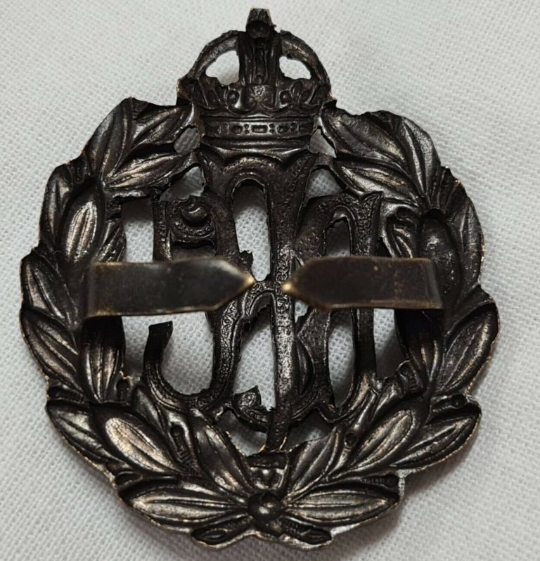 WW1 BRITISH ROYAL FLYING CORPS OFFICERS UNIFORM CAP BADGE RFC - Image 4