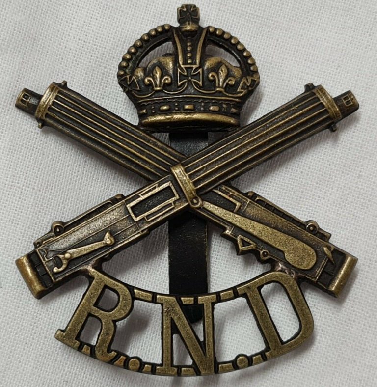 WW1 BRITISH ROYAL NAVAL DIVISION MACHINE GUN UNIFORM CAP BADGE - Image 2