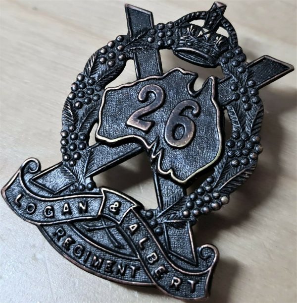 WW2 VINTAGE AUSTRALIAN ARMY 26TH BN 1930-42 UNIFORM CAP BADGE AIF LOGAN & ALBERT