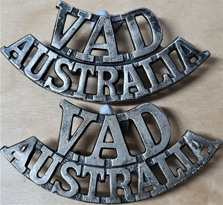 WW2 VINTAGE VOLUNTARY AID DETACHMENT AUSTRALIAN UNIFORM SHOULDER BADGES STOKES - Image 4