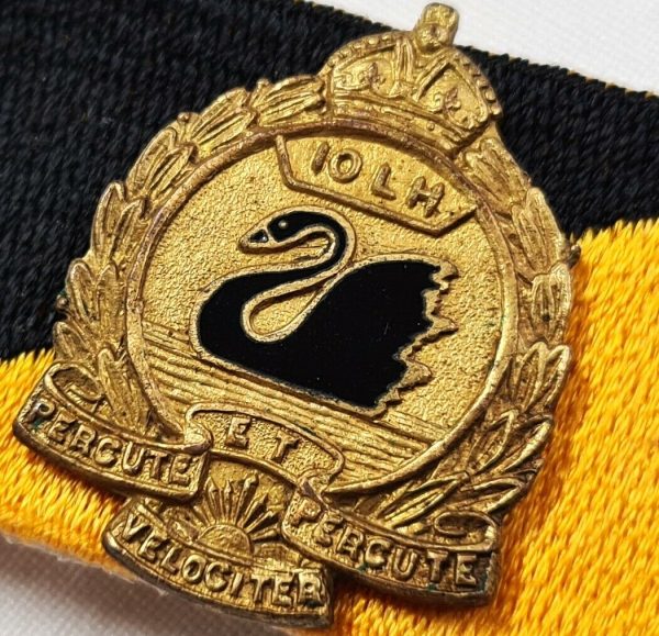 1930-42 ERA 10TH LIGHT HORSE COLLAR BADGE ON PATCH AUSTRALIAN ARMY WW2