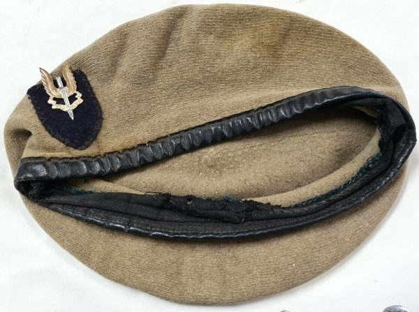 EARLY BRITISH OR AUSTRALIAN ARMY SPECIAL AIR SERVICE REGIMENT UNIFORM WOOL BERET