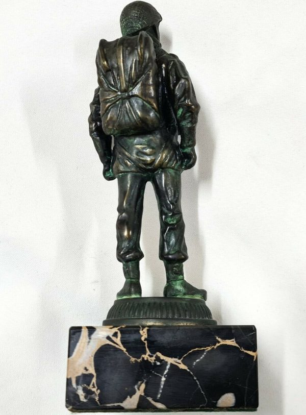 POST WW2 ERA BRITISH ARMY BRONZE PARATROOPER ON MARBLE STATUE - Image 4