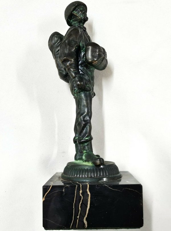 POST WW2 ERA BRITISH ARMY BRONZE PARATROOPER ON MARBLE STATUE - Image 3