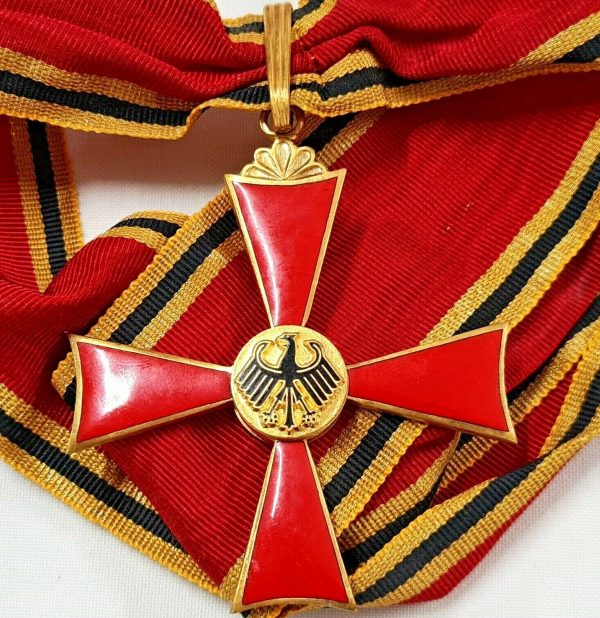 POST WW2 WEST GERMANY ORDER OF MERIT FEDERAL REPUBLIC COMMADNER CROSS MEDAL