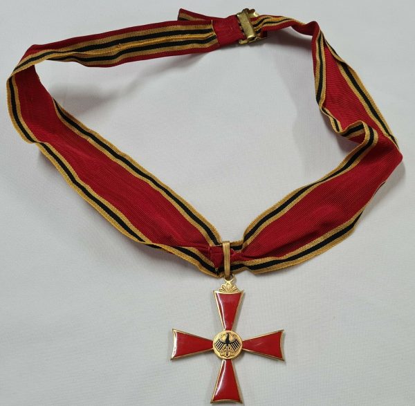 POST WW2 WEST GERMANY ORDER OF MERIT FEDERAL REPUBLIC COMMADNER CROSS MEDAL - Image 4