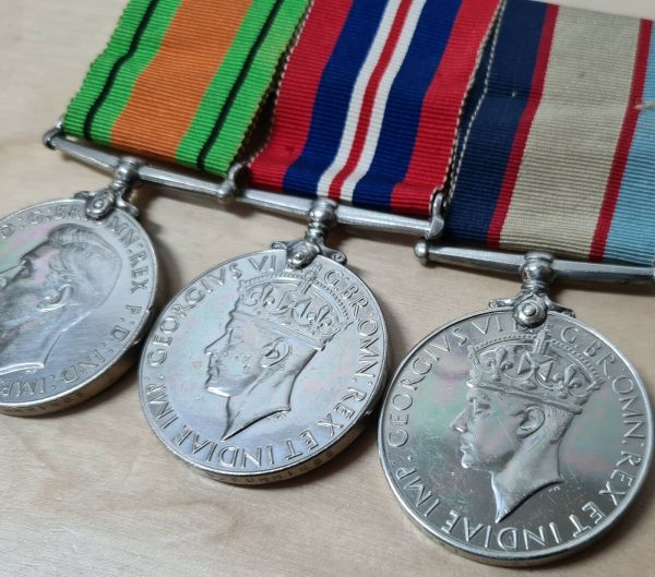 RAAF FLYING OFFICER CUMMINGS WW2 ROYAL AUSTRALIAN AIR FORCE MEDAL GROUP - Image 3