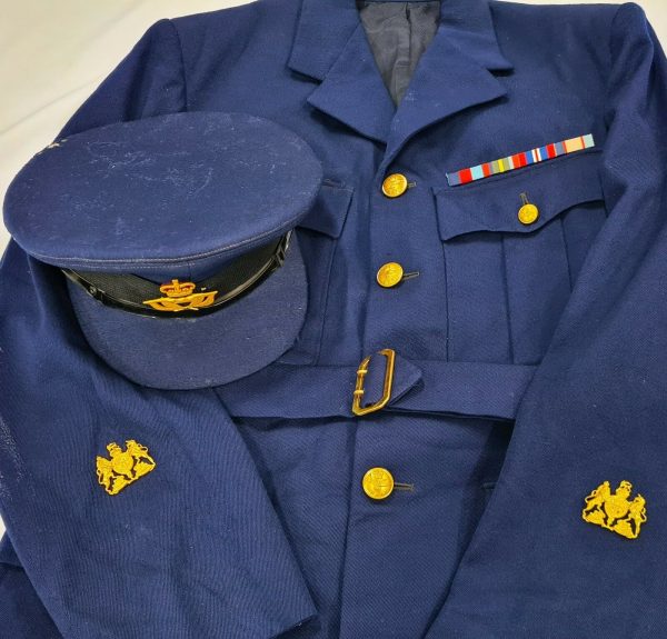 RAAF POST WW2 ROYAL AUSTRALIAN AIR FORCE UNIFORM JACKET & PEAKED CAP