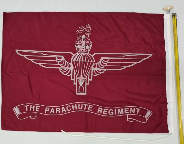 VINTAGE POST WW2 BRITISH ARMY PARACHUTE REGIMENT WALL FLAG #2 - Image 4