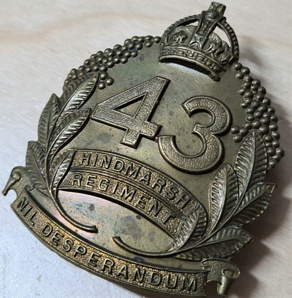 WW2 AUSTRALIAN ARMY 43RD BN 1930-42 UNIFORM CAP BADGE AIF HINDMARSH REGIMENT