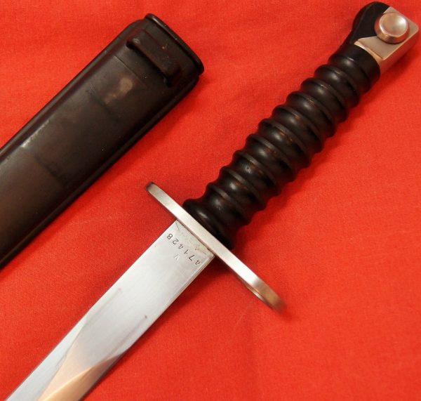 SWISS ARMY 1957 MODEL BAYONET & SCABBARD KNIFE - EXCELLENT CONDITION - Image 4