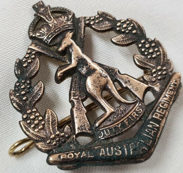 1948-1953 KOREAN WAR ARMY ROYAL AUSTRALIAN REGIMENT UNIFORM BADGE POST WW2