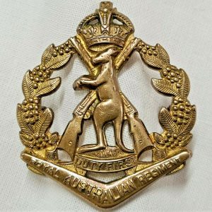 1948-1953 KOREAN WAR ARMY ROYAL AUSTRALIAN REGIMENT UNIFORM BADGE POST WW2