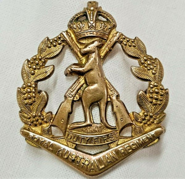 1948-1953 KOREAN WAR ARMY ROYAL AUSTRALIAN REGIMENT UNIFORM BADGE POST WW2