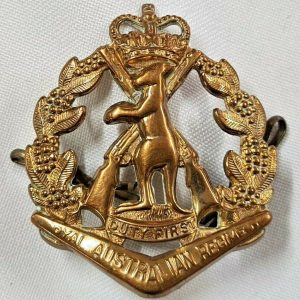 1953 - 1960 VIETNAM WAR ARMY ROYAL AUSTRALIAN REGIMENT UNIFORM BADGE POST WW2