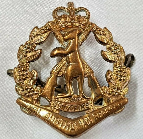 1953 - 1960 VIETNAM WAR ARMY ROYAL AUSTRALIAN REGIMENT UNIFORM BADGE POST WW2