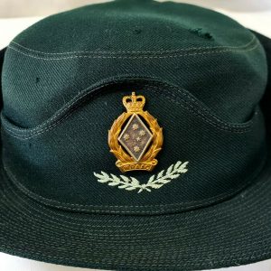 1960's ERA WOMEN'S ROYAL AUSTRALIAN ARMY CORPS WRAAC UNIFORM CAP HAT