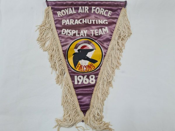 1968 ROYAL AIR FORCE PARACHUTING DISPLAY TEAM PENNANT FLAG