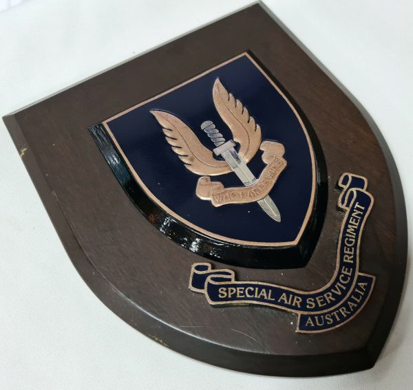 1970's ERA SPECIAL AIR SERVICE REGIMENT SASR AUSTRALIA ARMY WALL PLAQUE - Image 3